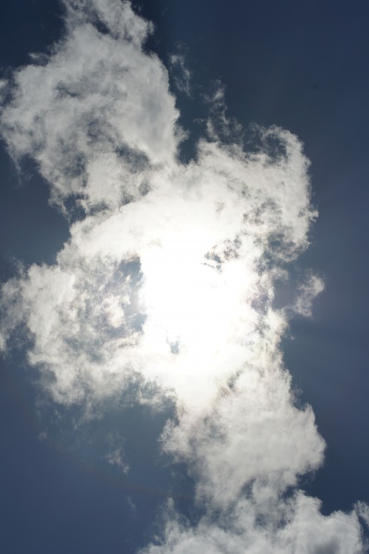 空・雲・太陽光・暗め