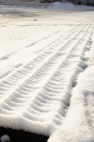 積雪した溝蓋