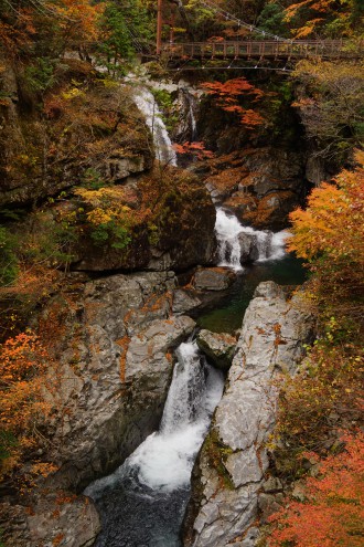 紅葉と滝（みたらい渓谷）3