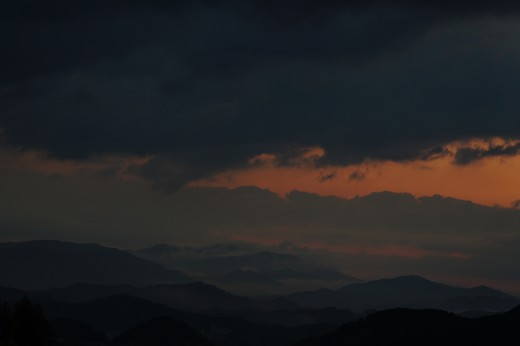 空・夜明け・山霧